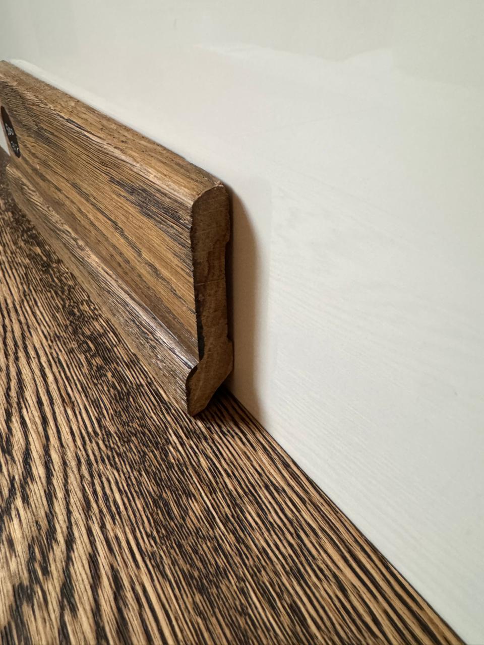 Плинтус массив Дуб сапожок покрытие масло 75х16 мм